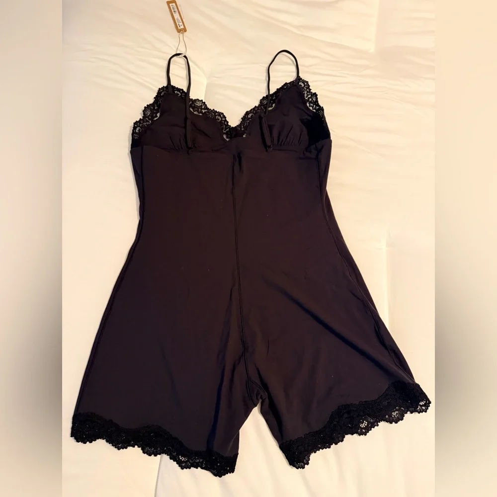 SKIMS Fits Everybody Lace Triangle Onesie Onyx Black Lace-Trim Bodysuit XL NWT